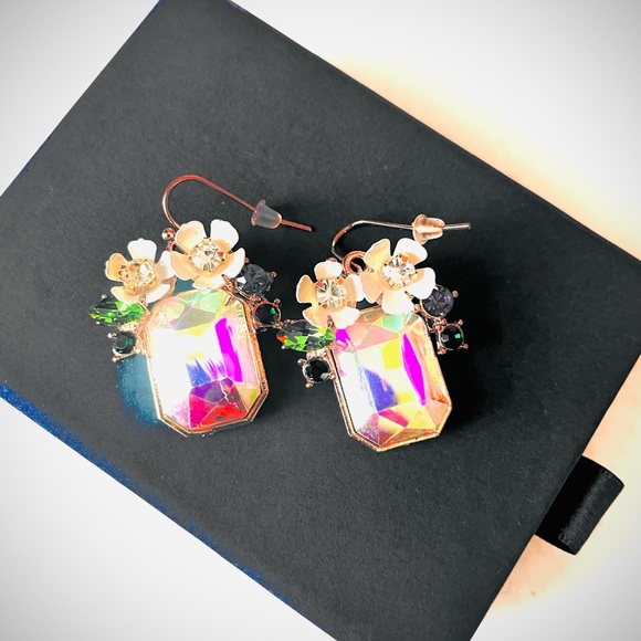 Flower Cluster Stone Drop Earrings - Picture 4 of 4